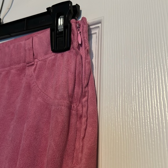 Pink polyester pants. Size Small - Picture 3 of 8